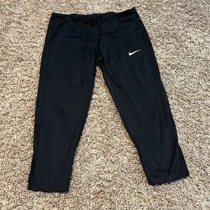 Nike capri pants, barely worn in great shape!